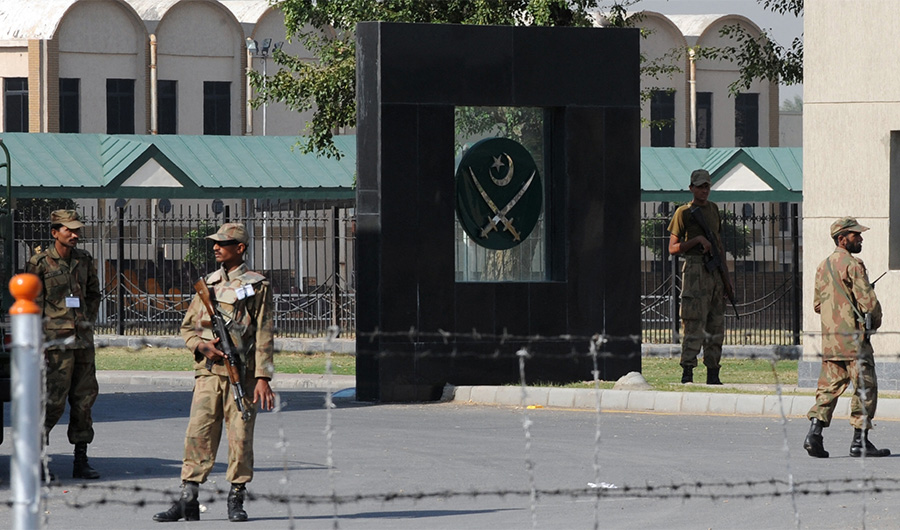 Pakistani soldiers guard the main entrance to army headquarters in Rawalpindi on October 11, 2009. (AFP/ File)