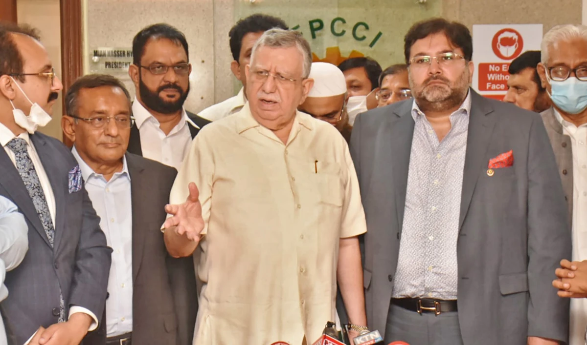 Pakistan's finance minister Shaukat Tarin is talking to journalist at the Federation of Pakistan Chamber of Commerce and Industry in Karachi on Friday, August 20, 2021. (AN photo)
