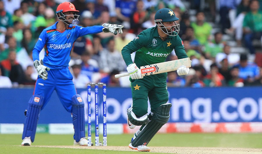 Pakistan's Shadab Khan (R) runs between the wickets as Afghanistan's wicketkeeper Ikram Ali Khil gestures during the 2019 Cricket World Cup in Leeds, northern England, on June 29, 2019. (AFP)