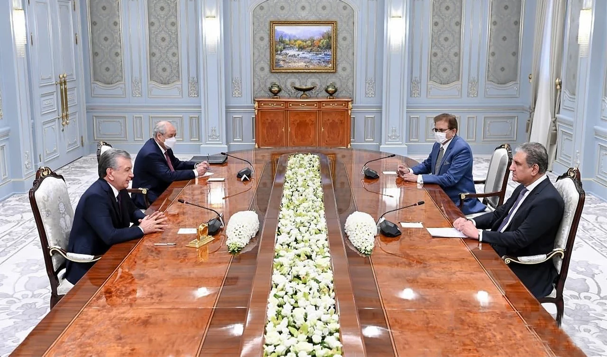 Pakistan's Foreign Minister, Shah Mahmood Qureshi (first right), meets President of Uzbekistan, Shavkat Mirziyoyev (first left) in Uzbekistan on August 25, 2021. (Photo courtesy: @SMQureshiPTI/Twitter)