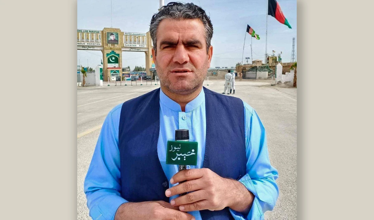 In this undated photo, the detained Khyber News correspondent Abdul Mateen Achakzai can be seen reporting for his television channel from the Pak-Afghan border. (Photo Courtesy: Khyber News)