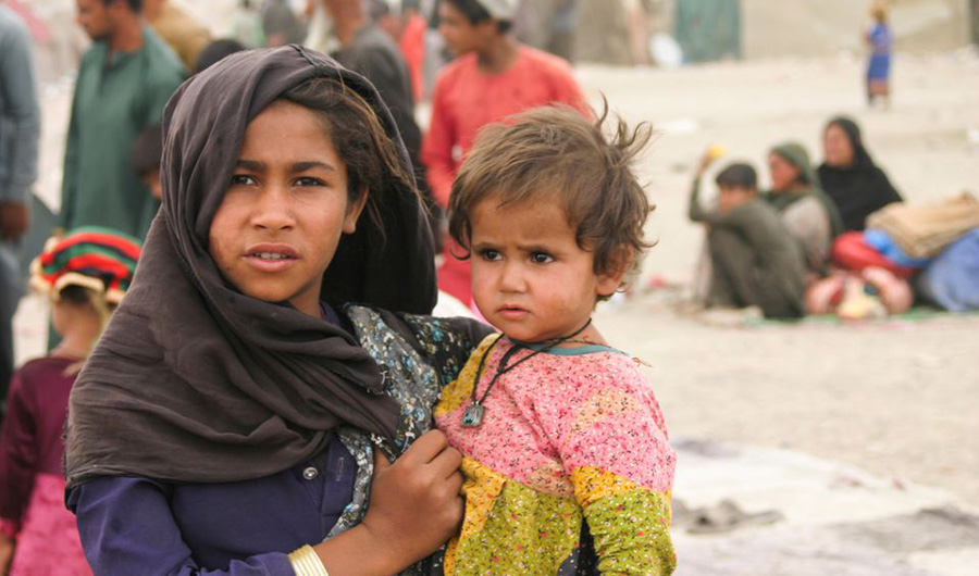 Siblings who arrived from Afghanistan with their families are seen at their makeshift tents as they take refuge near a railway station in Chaman, Pakistan September 1, 2021. (REUTERS)