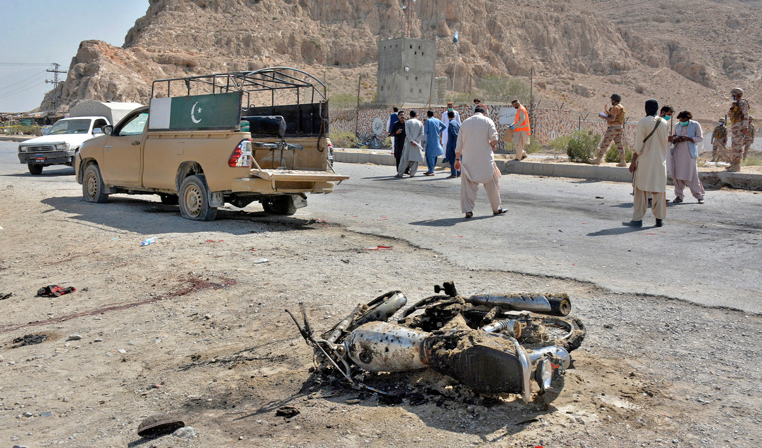 Security officials examine the site of suicide bombing in a checkpoint on the outskirts of Quetta, Pakistan, on September 5, 2021. (AP)