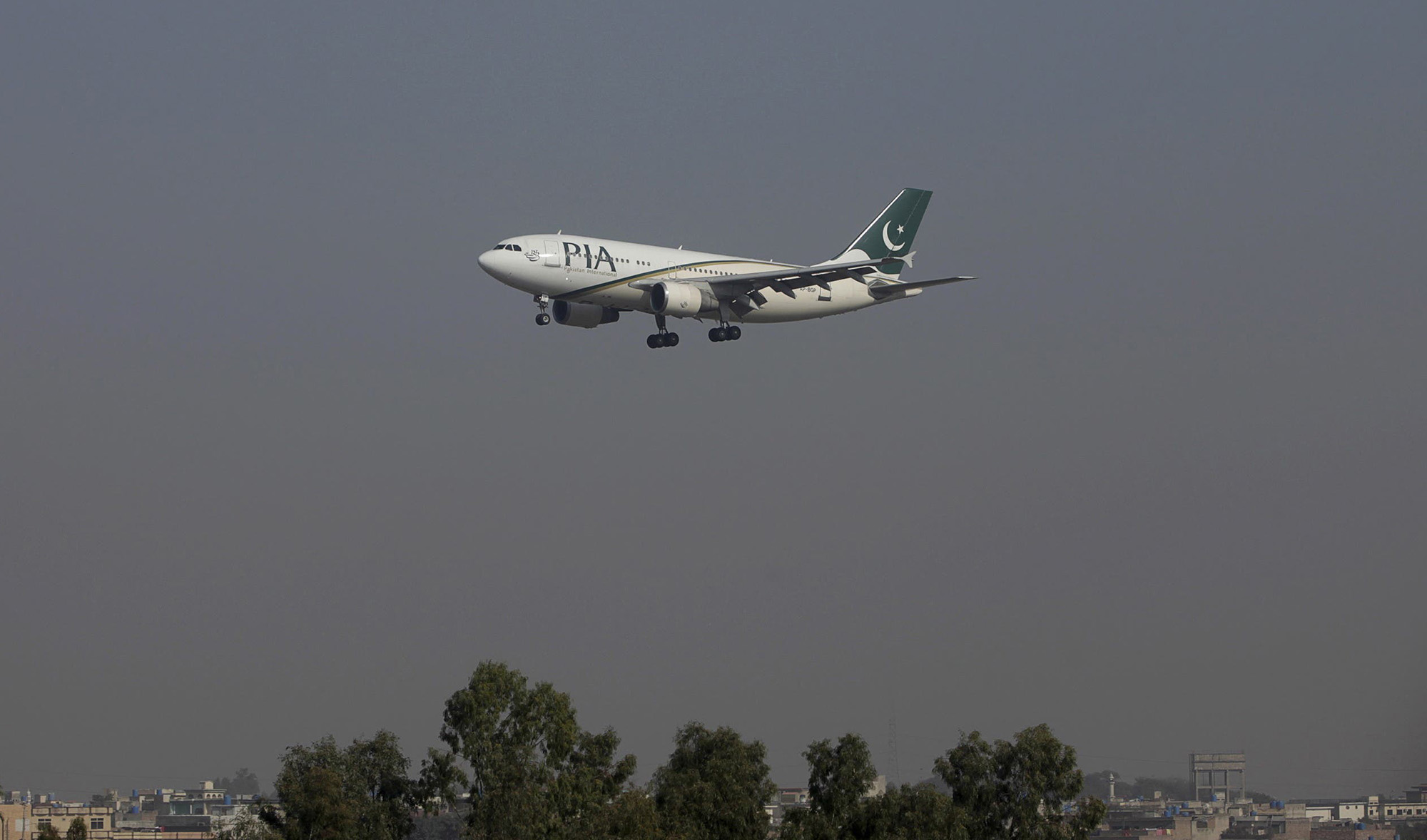 A Pakistan International Airlines (PIA) passenger plane arrives at the Benazir International airport in Islamabad, Pakistan, on December 2, 2015. (REUTERS/File)