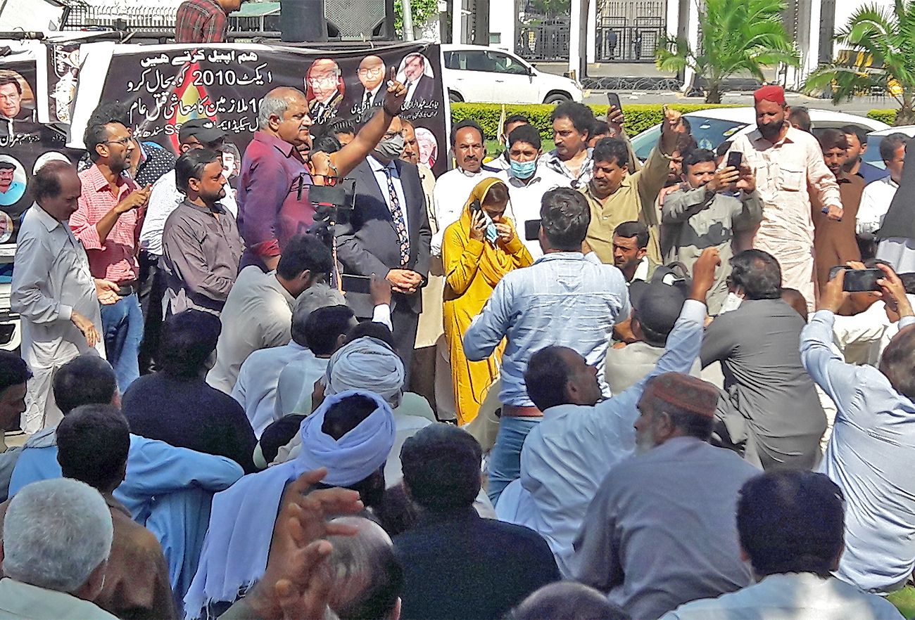 Journalists hold a protest against a new proposed media law outside parliament in Islamabad, Pakistan, on September 13, 2021. (AN Photo)