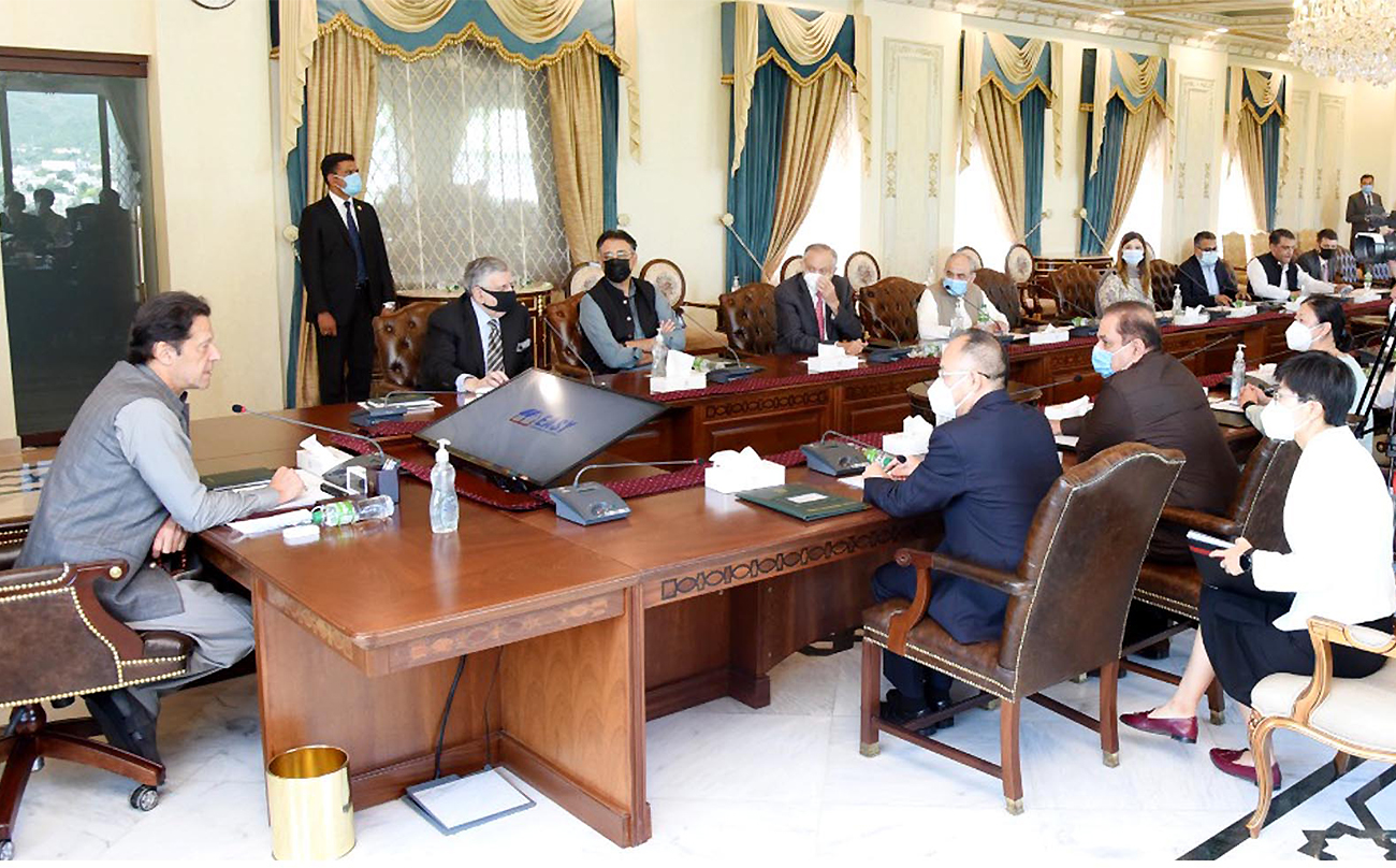 Chinese business leaders delegation calls on Pakistan PM Imran Khan (left) in Islamabad, Pakistan, on September 13, 2021. (Photo courtesy: PID)