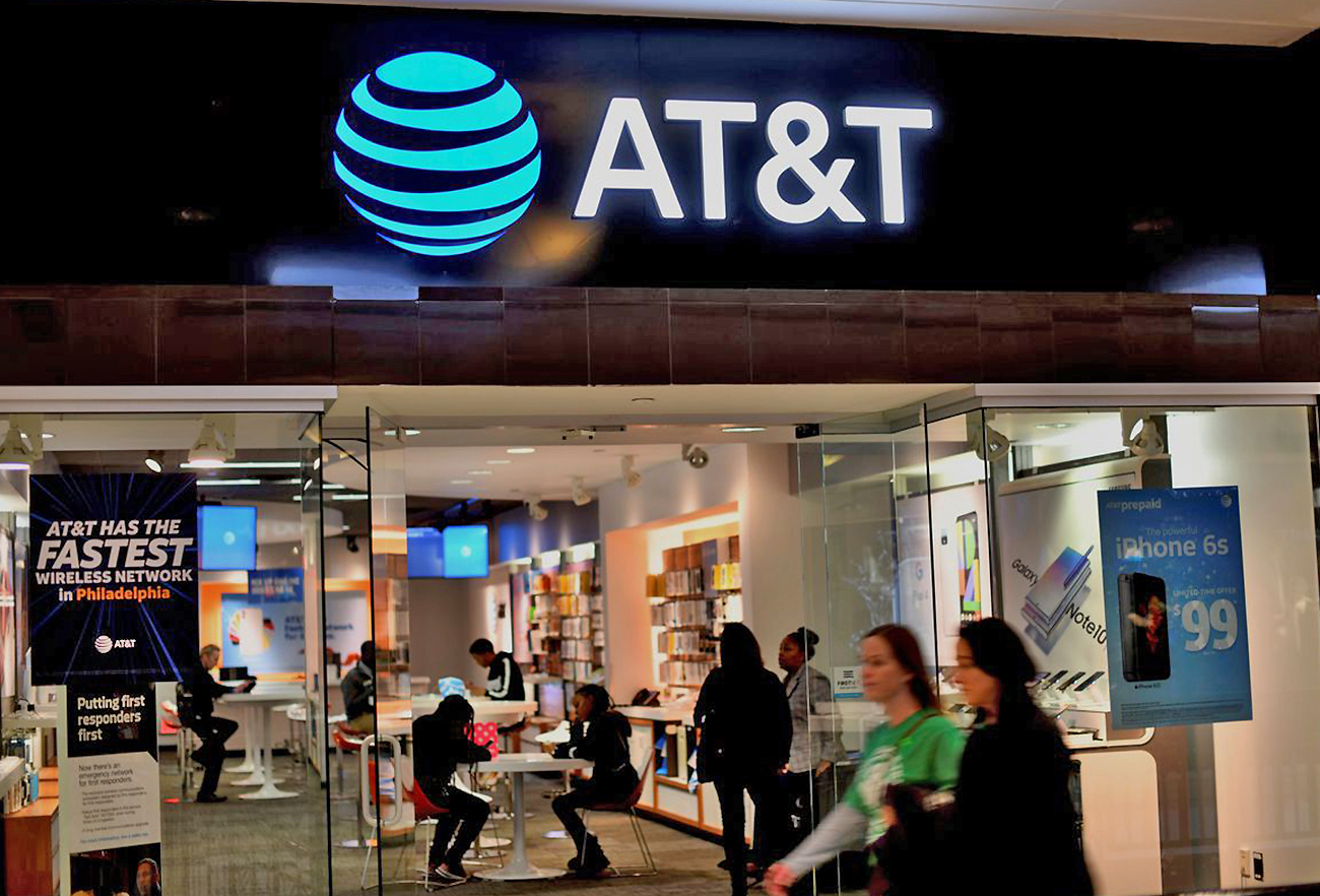 Shoppers walk past an AT&T store at the King of Prussia Mall in King of Prussia, Pennsylvania, U.S., on November 22, 2019. (REUTERS/File)