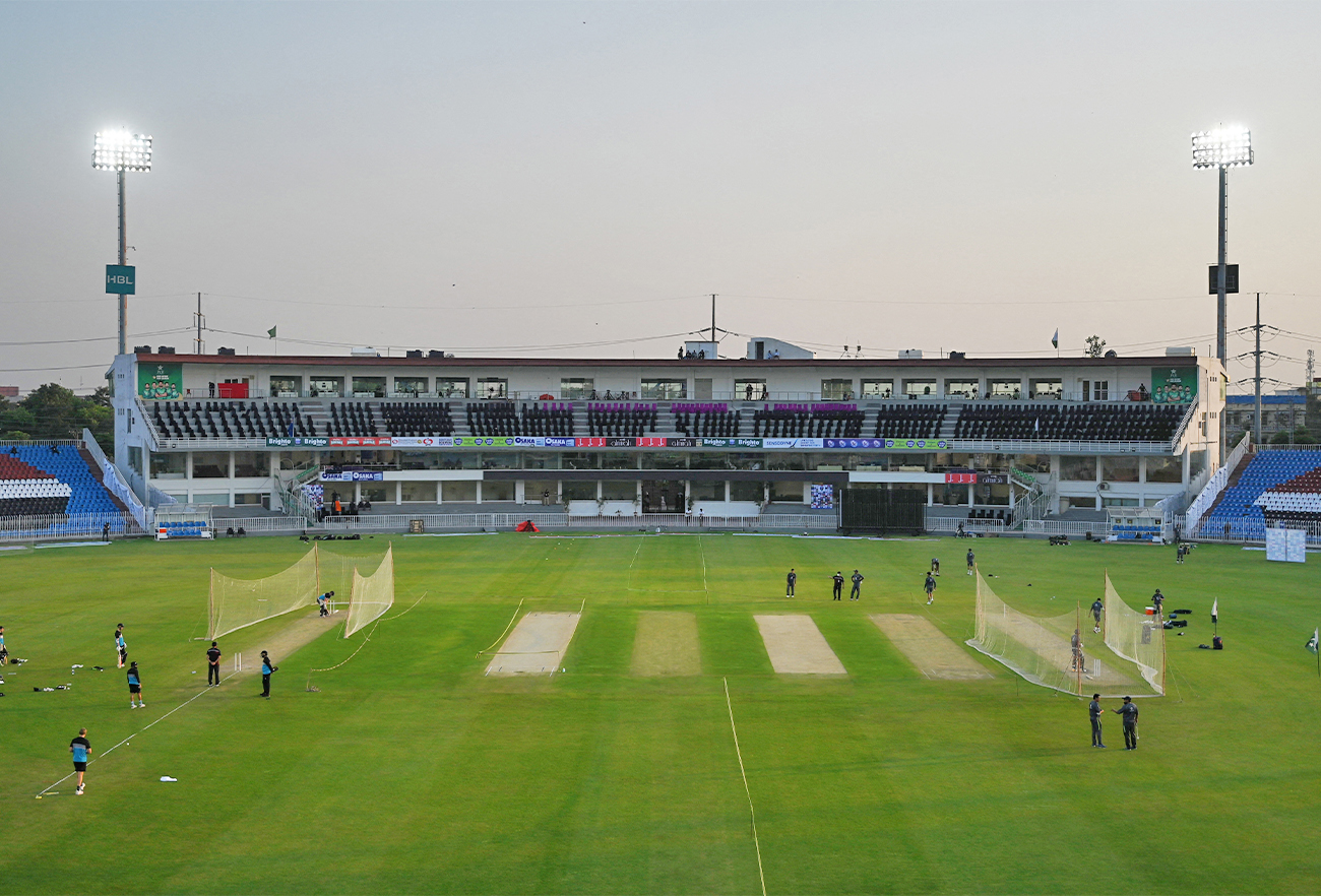 Pakistan's (R) and New Zealand's (L) cricket players take part in a practice session at the Rawalpindi Cricket Stadium in Rawalpindi, Pakistan, on September 16, 2021. (AFP)