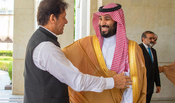 Pakistani Prime Minister Imran Khan (L) meet with Saudi Crown Prince Mohammed bin Salman (R) during his visit to Kingdom on September 19, 2020. (SPA)
