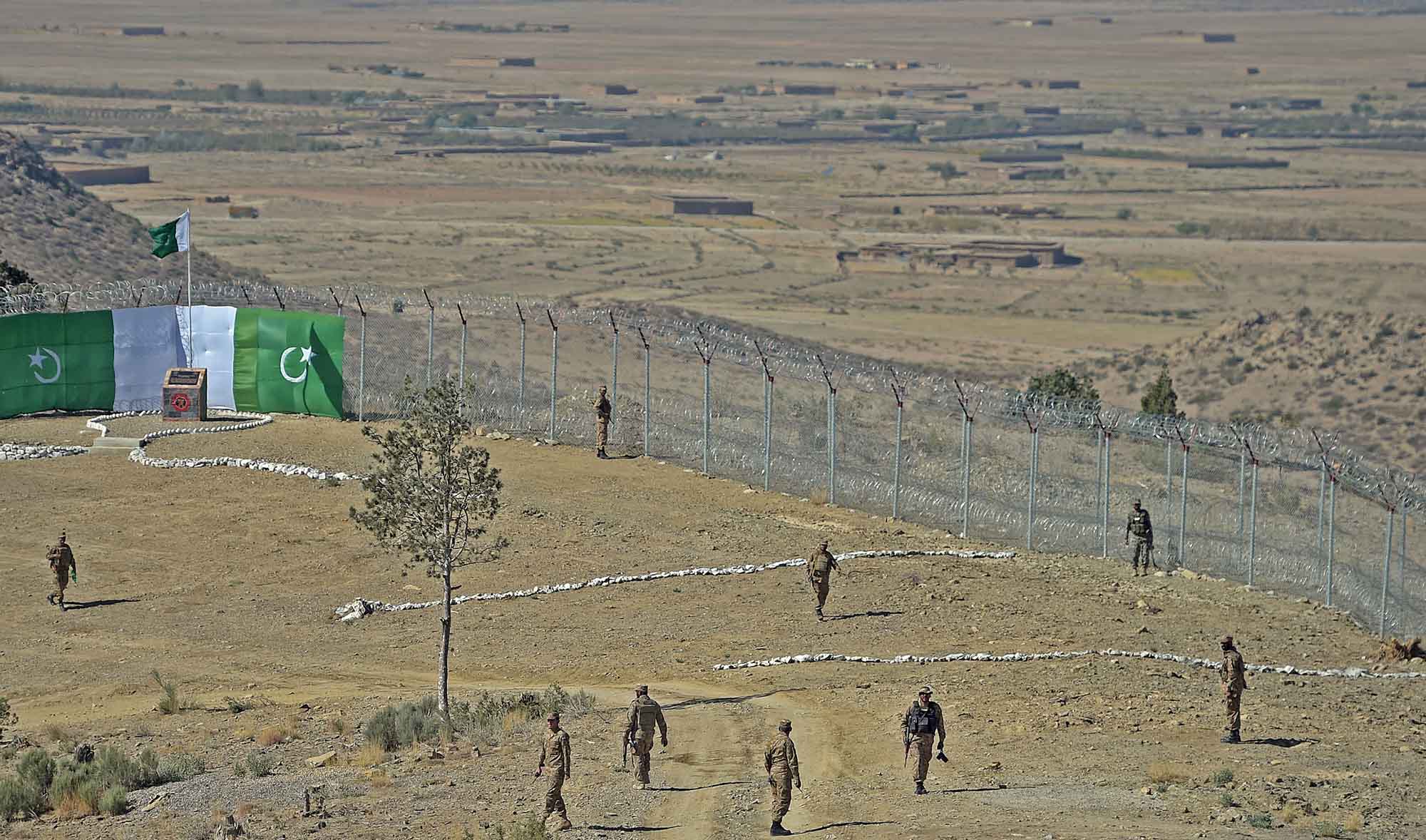 Pakistani soldiers patrol next to a border fencing along with Afghan's Paktika province border in Angoor Adda in Pakistan's South Waziristan tribal agency on October 18, 2017. (AFP/File)