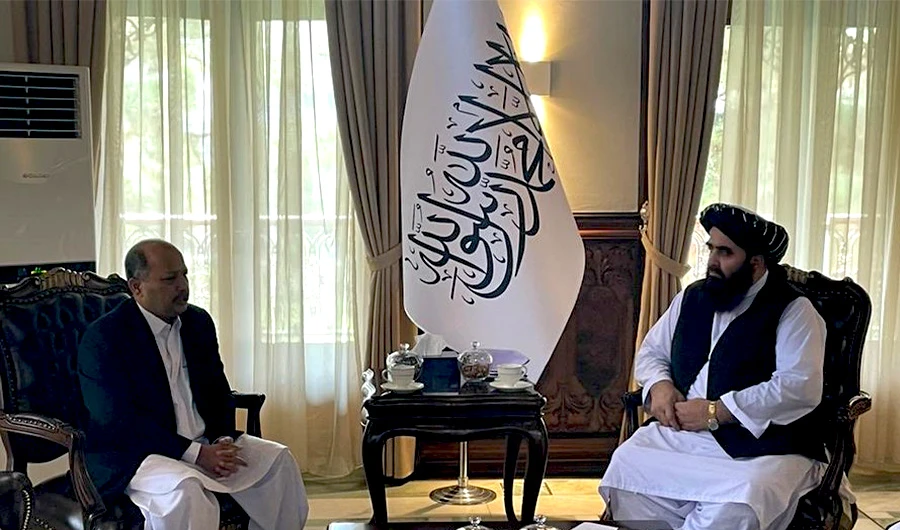 Pakistan’s ambassador to Afghanistan Mansoor Ahmad Khan (left) talks to Afghan Foreign Minister Amir Khan Muttaqi (right) in Kabul on September 14, 2021. (Photo Courtesy: Ambassador Mansoor)