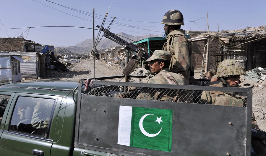Pakistani soldiers patrol in Sararogha town in South Waziristan, on November 17, 2009. (AFP/ FILE)