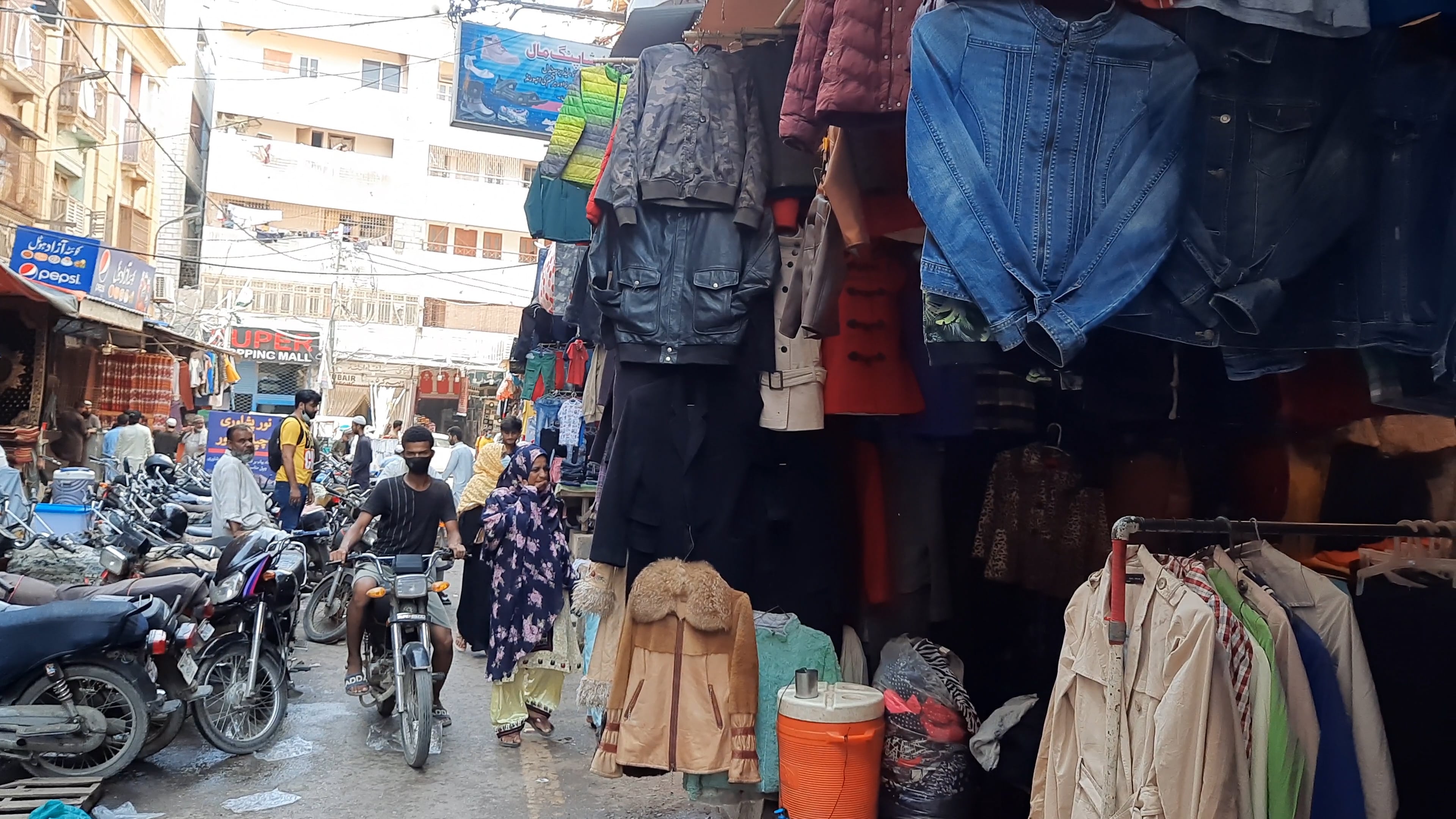 Imported clothes on display as traders and vendors go about their business at a secondhand clothes market on MA Jinnah Road in Karachi, Pakistan, on October 5, 2021. (AN Photo)