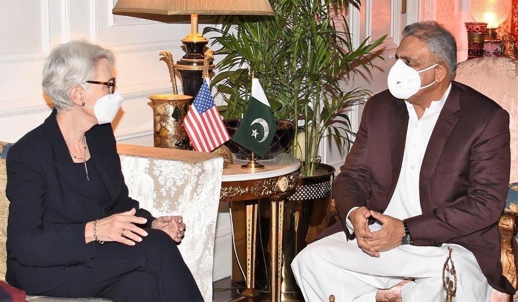 Pakistan’s army chief General Qamar Javed Bajwa (R) speaks to US deputy secretary of state Wendy Sherman (L) on October 8, 2021 in Rawalpindi. (ISPR)