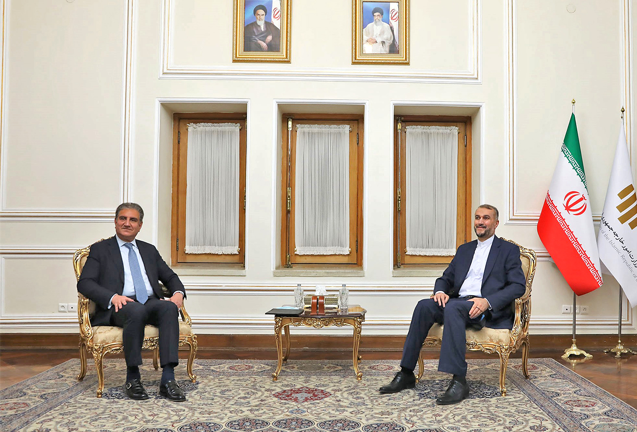 Pakistan's Foreign Minister Shah Mahmood Qureshi (left) meets his Iranian counterpart Dr. Hossein Amir Abdollahian in Tehran, Iran, on August 26, 2021. (Photo courtesy: Foreign Ministry of Iran/File)