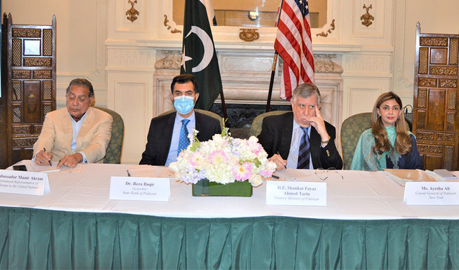 Pakistan finance chief Shaukat Tarin (2nd from right) attends an event for the Pakistani community in New York on October 18, 2021. (Pakistan Finance Minister)