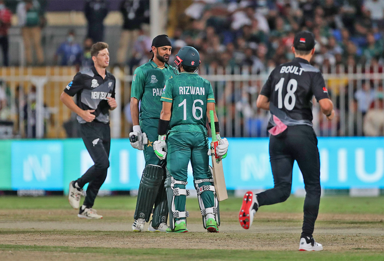 Pakistan's Mohammad Rizwan (centre right) speaks with teammate Pakistan's Shoaib Malik before leaving the field after being dismissed during the Cricket Twenty20 World Cup match between New Zealand and Pakistan in Sharjah, UAE, on October 26, 2021. (AP)
