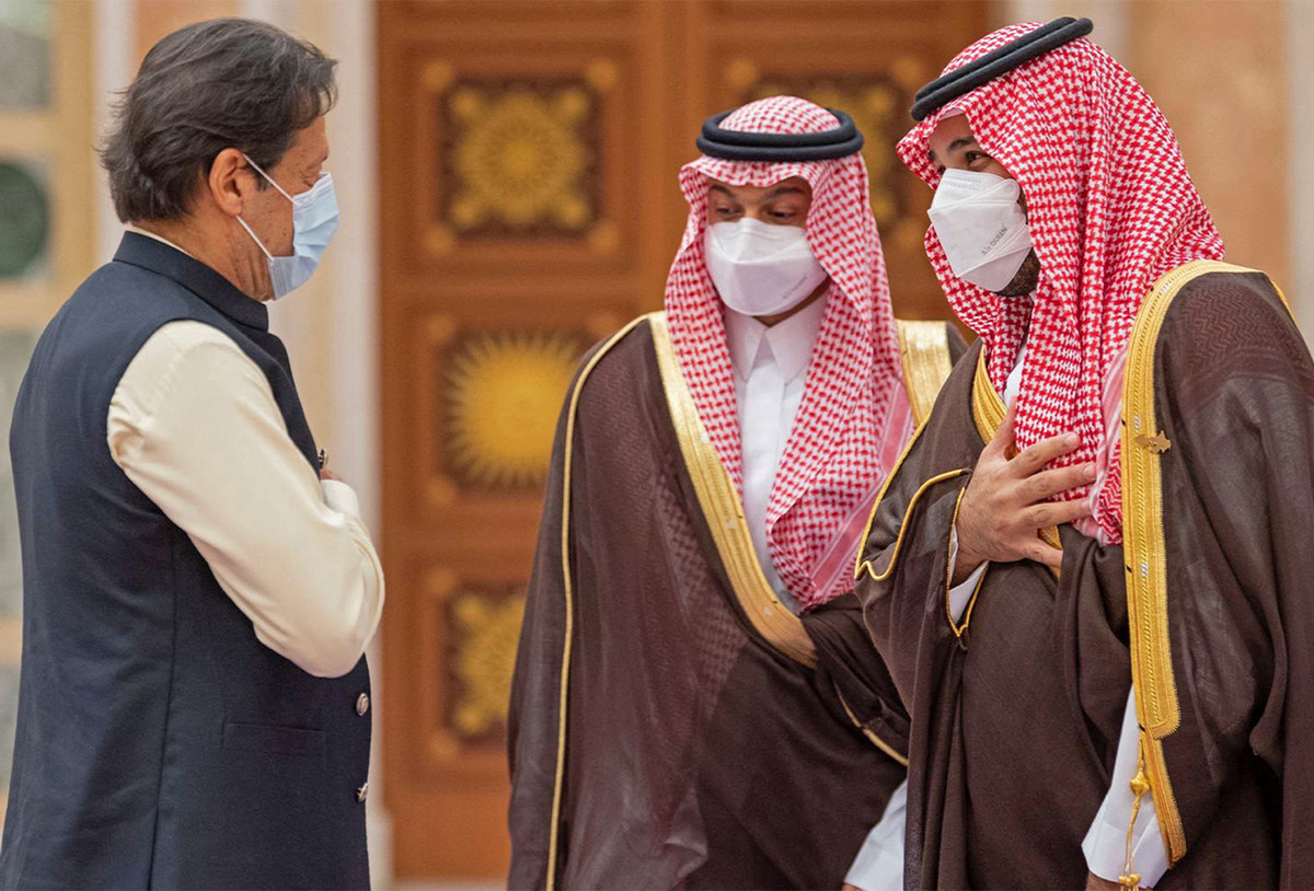 A handout picture provided by the Saudi Royal Palace on October 25, 2021 shows Saudi Crown Prince Mohammed bin Salman (R) welcoming Pakistani Prime Minister Imran Khan (L) in Saudi capital Riyadh. (AFP)