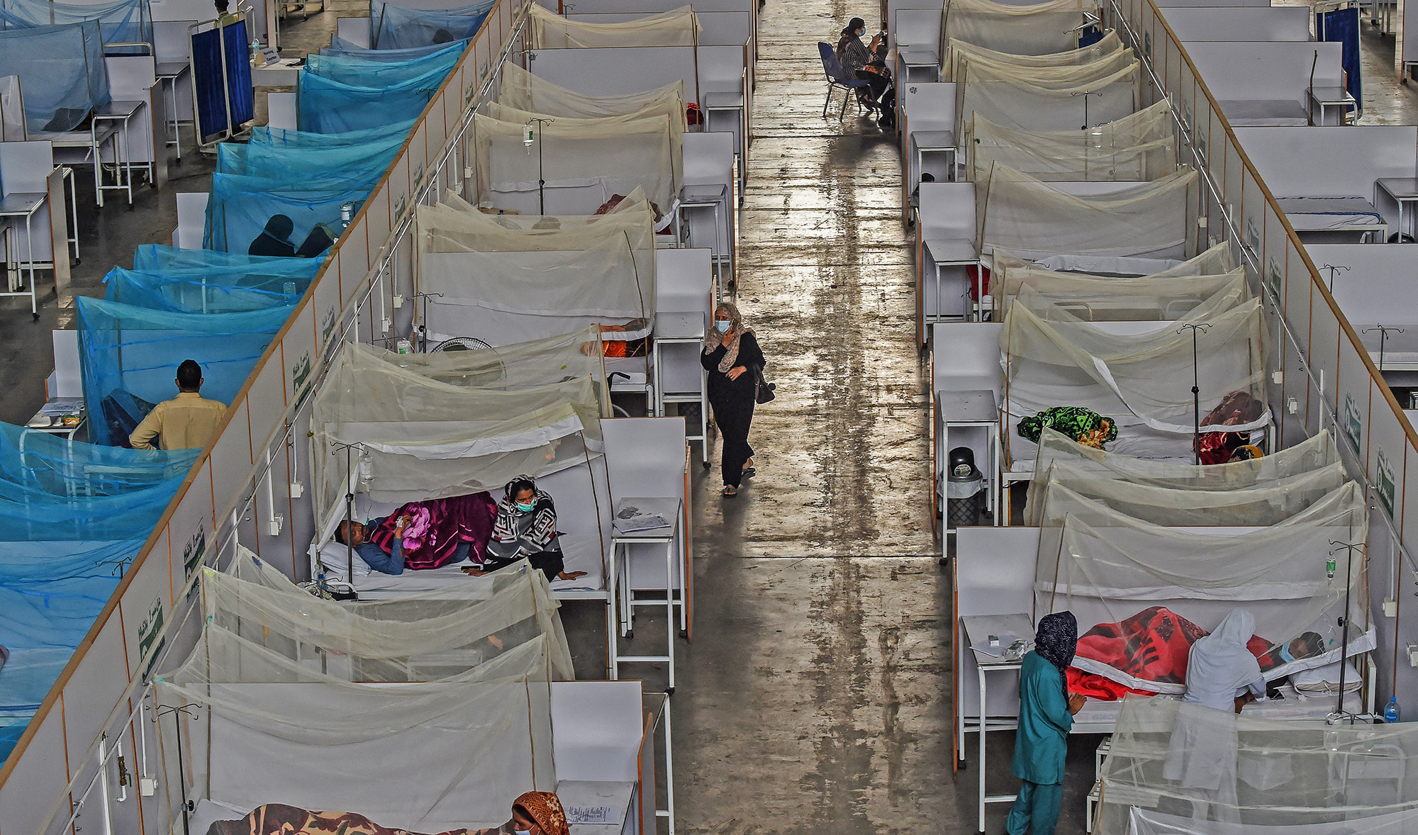 Patients take rest on beds arranged inside a makeshift dengue ward in a hospital in Lahore on October 17, 2021. (AFP/File)
