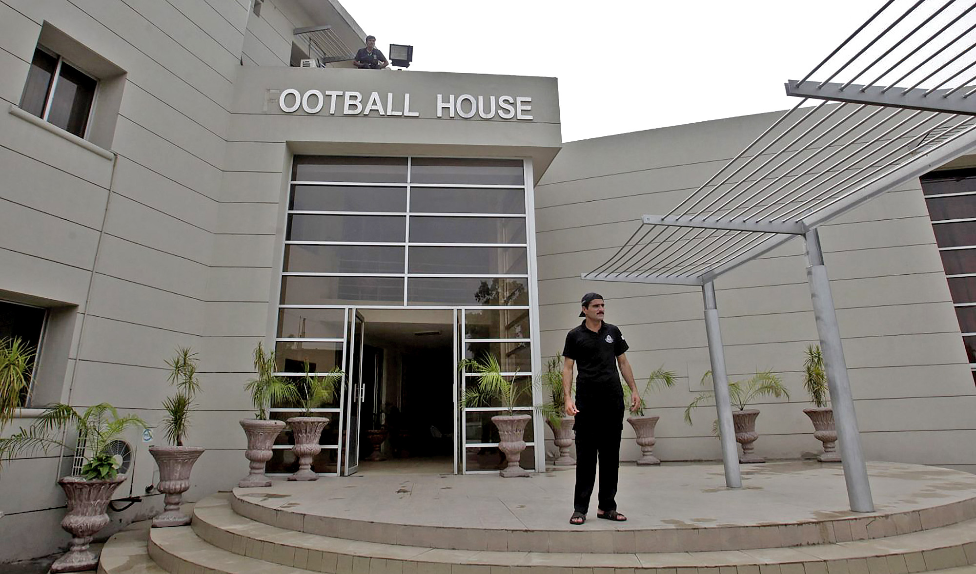 A security guard stands outside the Pakistan Football Federation House building in Lahore, Pakistan,on July 6, 2015. (REUTERS/File)