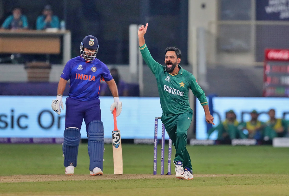 Pakistan's Mohammad Hafeez appeals unsuccessfully for the dismissal of India's Rishabh Pant during the Cricket Twenty20 World Cup match between India and Pakistan in Dubai, UAE, on October 24, 2021. (AP)