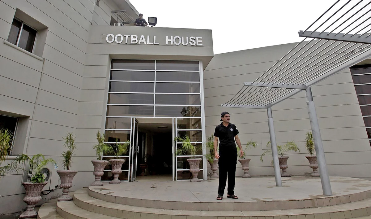 A security guard stands outside the Pakistan Football Federation House building in Lahore, Pakistan,on July 6, 2015. (REUTERS/File)
