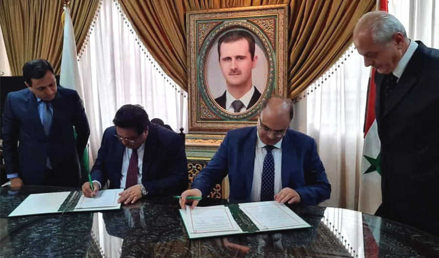 Pakistan’s Ambassador to Syria Air Marshal (retired) Saeed Muhammad Khan signs a MoU on a joint working group at the office of the Syrian Minister for Economy and Foreign Trade Samer Al-Khalil in Damascus, Oct 31. (Ministry of commerce)