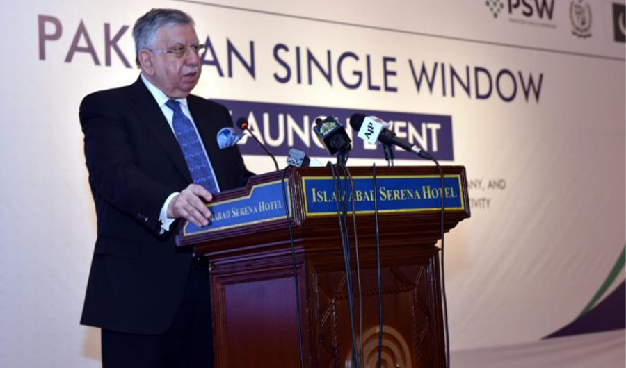 Adviser to the Prime Minister on Finance and Revenue, Shaukat Tarin, addresses an event in Islamabad, Pakistan, on November 1, 2021. (APP)