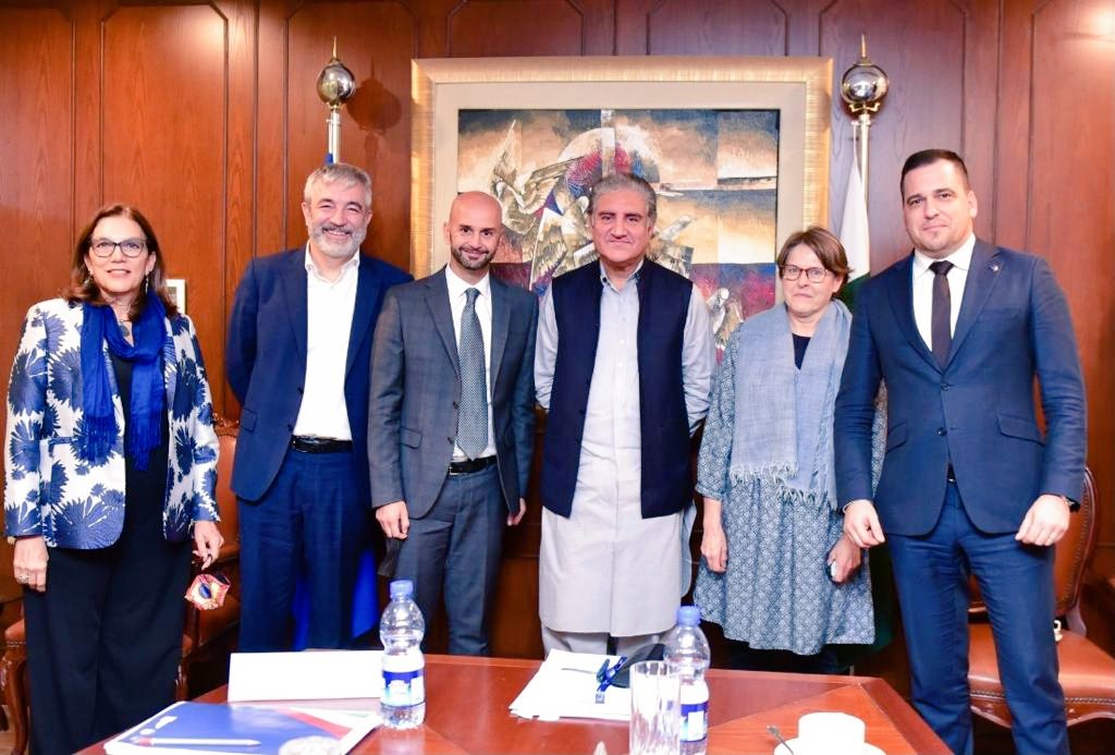 Pakistan's Foreign Minister Shah Mahmood Qureshi (3rd from right) pose with a delegation of European Union in Islamabad on Nov 3, 2021. (FM Office)