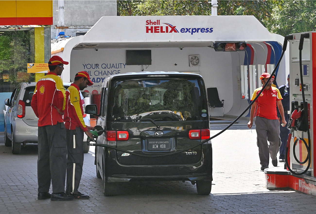 Pakistani attendants fill vehicles at a gasoline station in Islamabad, Pakistan, on May 5, 2019. (AFP/File)