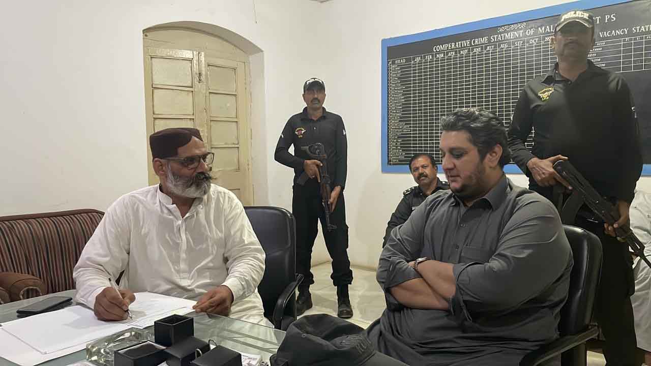 This photo circulating on social media shows Pakistan Peoples Party (PPP) lawmaker Jam Awais (right) surrendering himself to the police in a case relating to the murder of a youth. (Photo courtesy: social media)