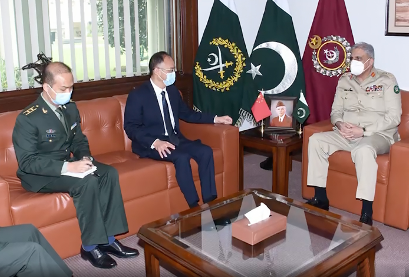 Pakistan's Chief of Army Staff Gen. Qamar Javed Bajwa (right) meets Chinese Ambassador Nong Rong (second left) in Islamabad, Pakistan, on November 5, 2021. (Photo courtesy: APP)
