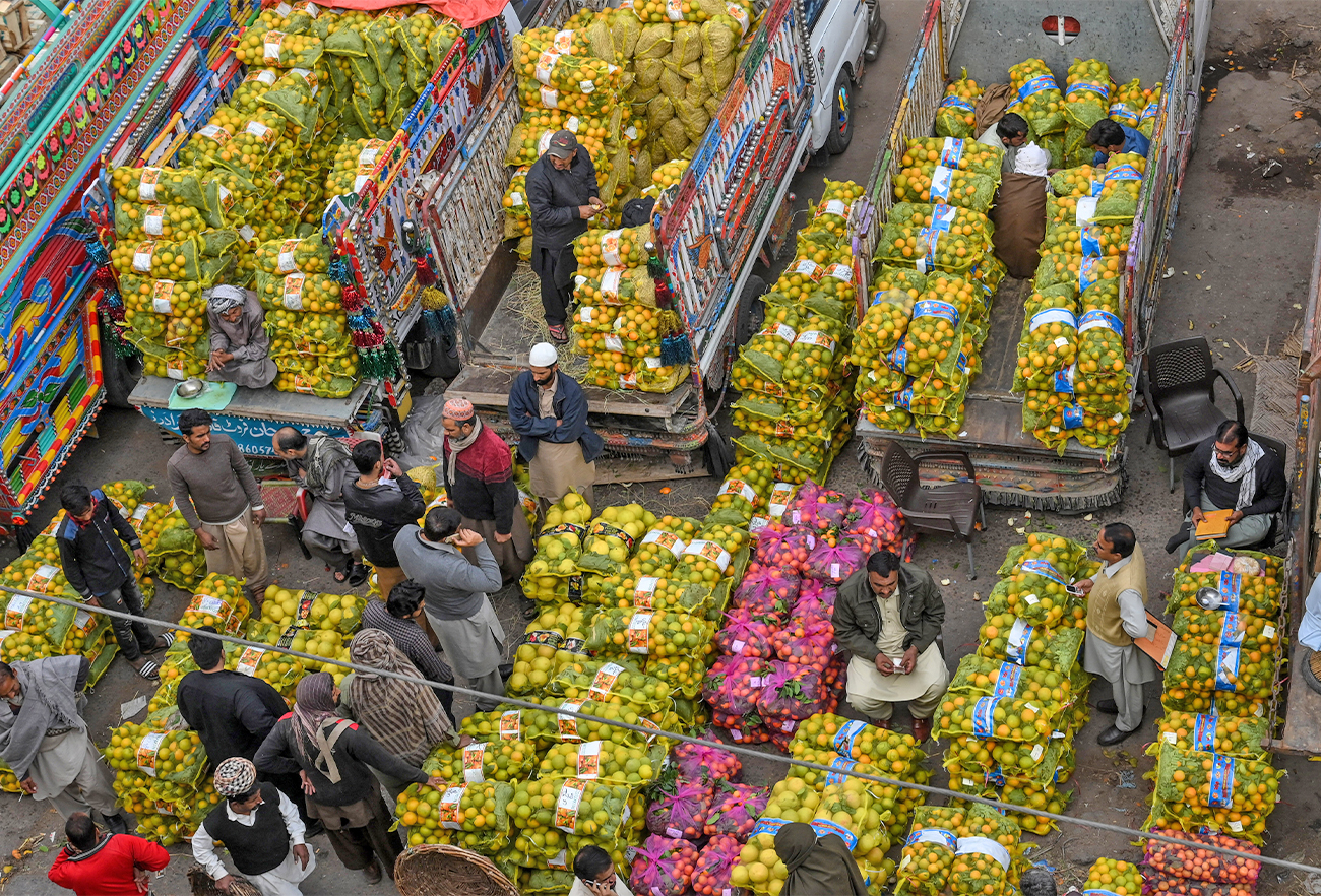 Traders gather at a fruit market in Lahore, Pakistan, on November 27, 2019. (AFP)