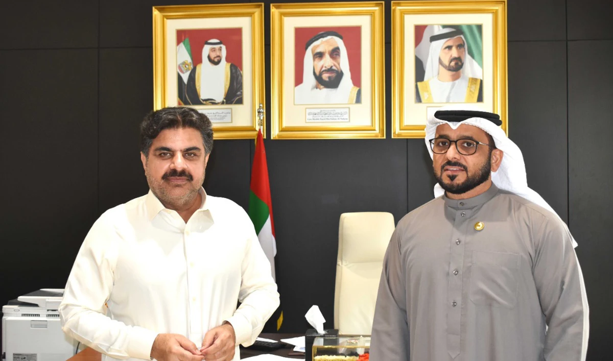Sindh Minister Nasir Hussain Shah, left, calls on UAE's Consul General Bakheet Al Remeithi in Karachi, Pakistan, on November 16, 2021. (Photo courtesy: @UAE_karachi/Twitter)