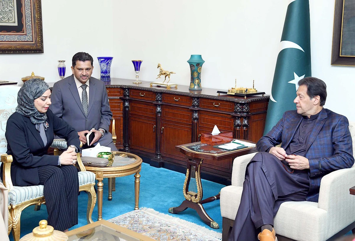 Prime Minister Imran Khan (right) meets the Speaker of the Council of Representatives of Bahrain, Fawzia Bint Abdullah Zainal (left), in Islamabad, Pakistan, on November 18, 2021. (Photo courtesy: PID)