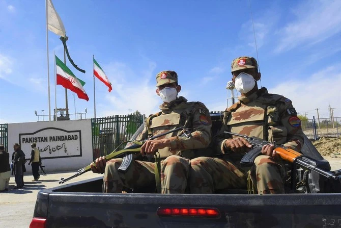 Pakistani soldiers wearing facemasks patrol near Pakistan-Iran border in Taftan on February 25, 2020 (AFP/ File Photo)