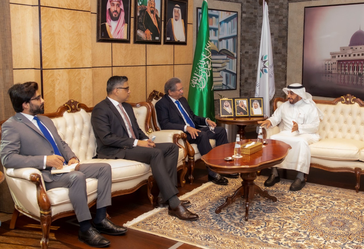 The Governor of Technical and Vocational Training Corporation, Dr. Ahmed Bin Fahd Al-Fuhaid, talks with Pakistani education minister Shafqat Mahmood and other officials at Technical and Vocational Training Corporation (TVTC) headquarters in Riyadh, Saudi Arabia on December 6, 2021. (Photo courtesy: Edication Ministry of Pakistan)