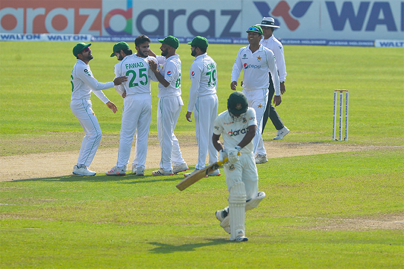 Pakistan's cricketers celebrate the dismissal of Bangladesh's Mahmudul Hasan Joy during the final day of the second Test cricket match between Bangladesh and Pakistan at the Sher-e-Bangla National Cricket Stadium in Dhaka on December 8, 2021. (AFP)