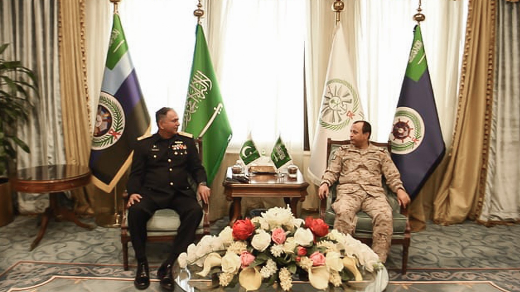 Royal Saudi Naval Forces (RSNF) Deputy Commander Rear Admiral Mohammed Al-Gharibi (R) in a meeting with Pakistan’s deputy chief of naval staff in the Saudi capital of Riyadh on December 12, 2021. (SPA)