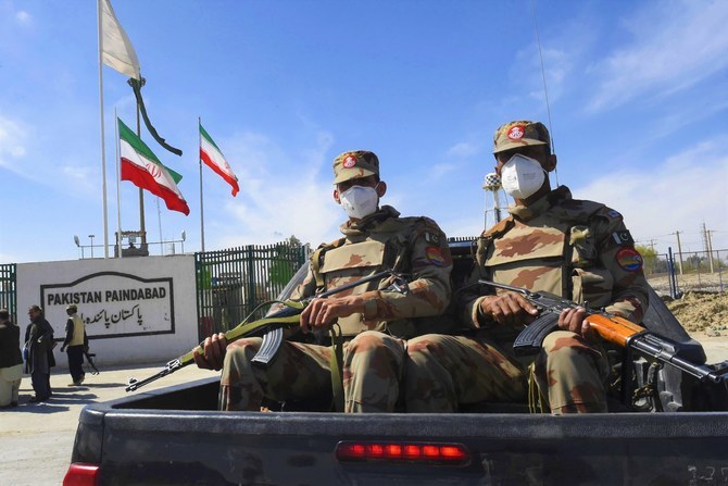 Pakistani soldiers wearing facemasks patrol near Pakistan-Iran border in Taftan on February 25, 2020 (AFP/ File Photo)