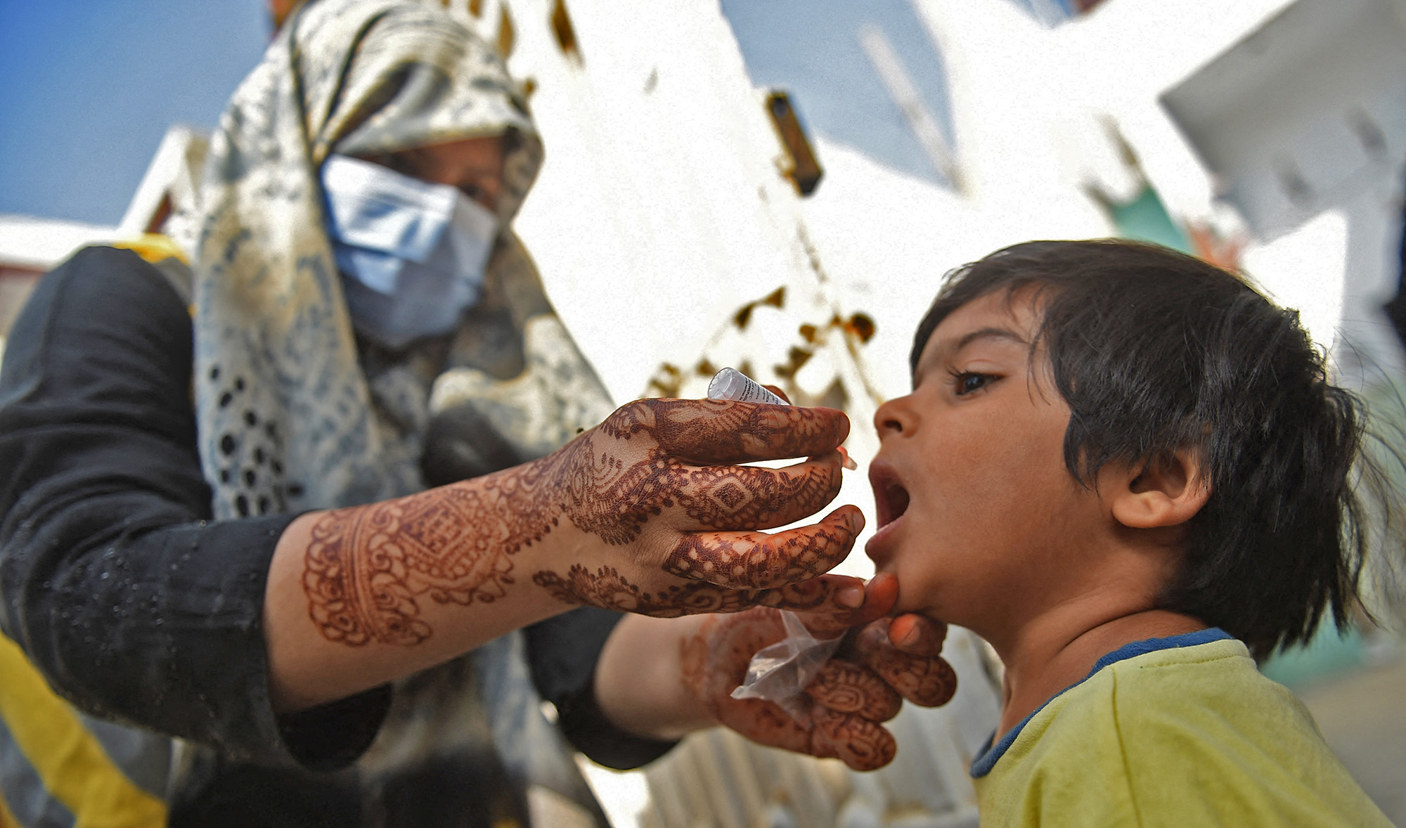 A health worker administers polio vaccine drops to a child during a polio vaccination campaign in Karachi, Pakistan, on December 13, 2021. (AFP)