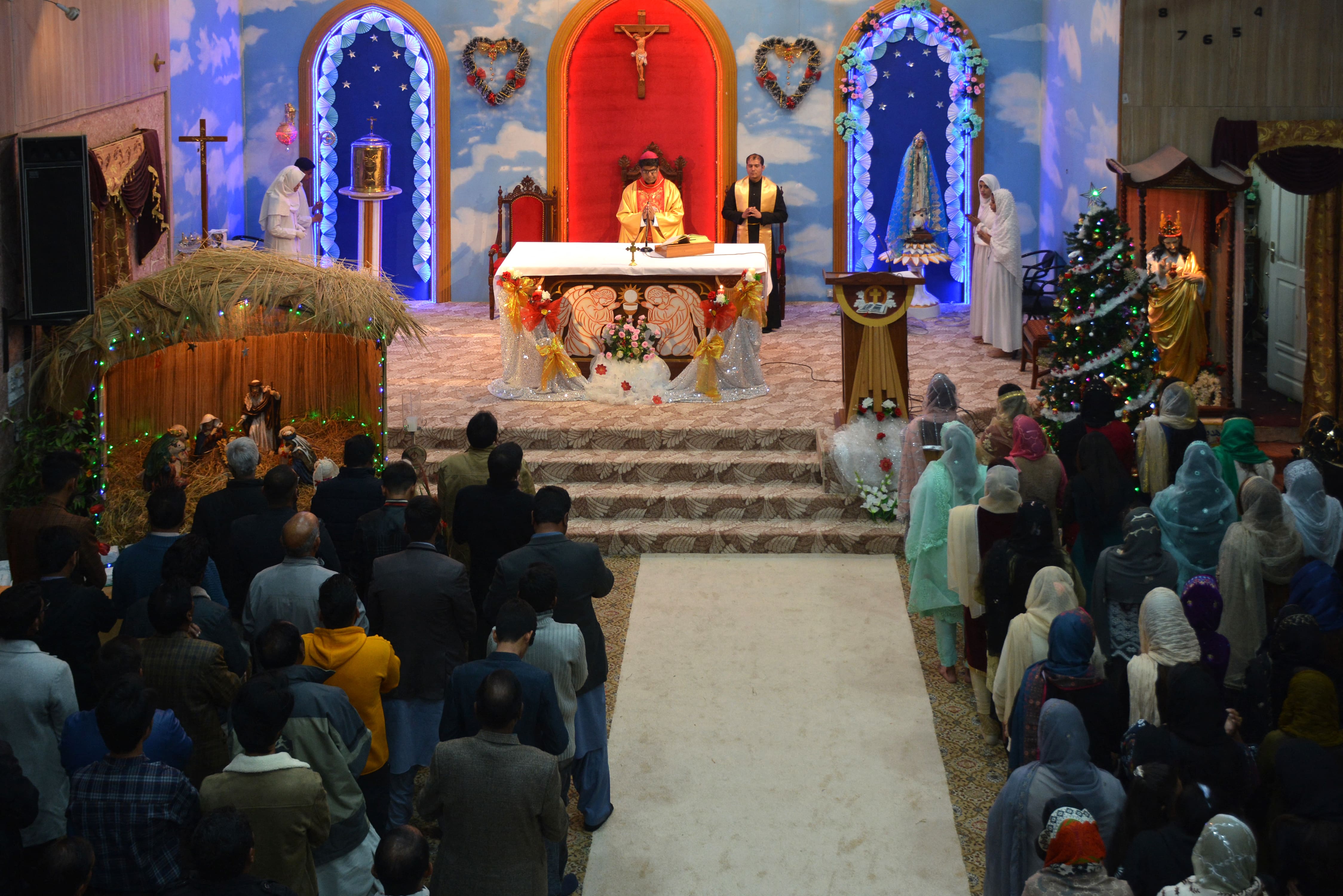 Members of the Christian community pray on Christmas Eve in a church in Quetta, Pakistan on December 24, 2021. (Photo courtesy: AFP)