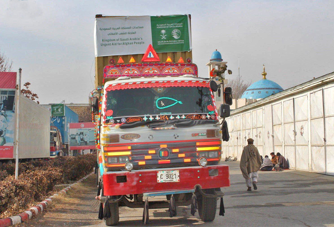 The picture shows trucks carrying first batch of Saudi aid in Kabul, Afghanistan, on December 30, 2021. (SPA)