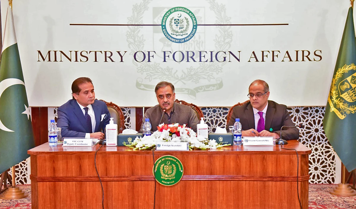 Pakistan's foreign secretary Sohail Mahmood, center, briefs the OIC heads of mission in Islamabad, Pakistan, on December 1, 2021. (Photo courtesy: Pakistan foreign office)