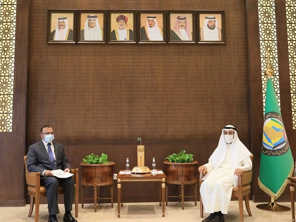 Pakistan's envoy to Saudi Arabia, Bilal Akbar, left, calls on Secretary General of the Gulf Cooperation Council (GCC) in Riyadh, Saudi Arabia, on December 9, 2021. (Photo courtesy: GCC)