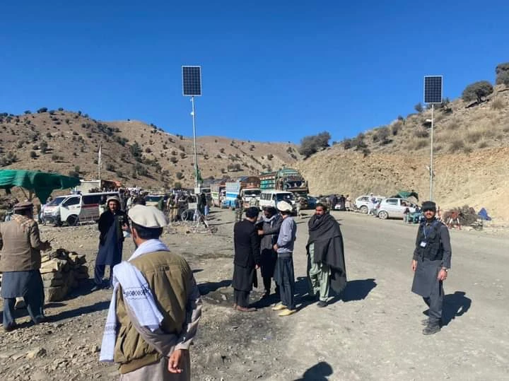 Vehicles carrying displaced Pakistani families from Afghanistan enter the North Waziristan tribal district in Pakistan after crossing the Ghulam Khan border on December 10, 2021. (Photo courtesy: Social Media)