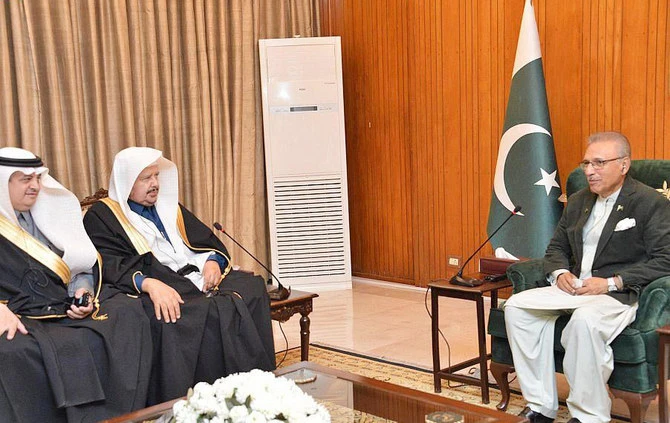 Saudi Shoura Council Speaker Sheikh Abdullah Al-Asheikh meets Pakistani President Dr. Arif Alvi at the President House in Islamabad, Pakistan on December 23, 2021. (Photo courtesy: SPA)
