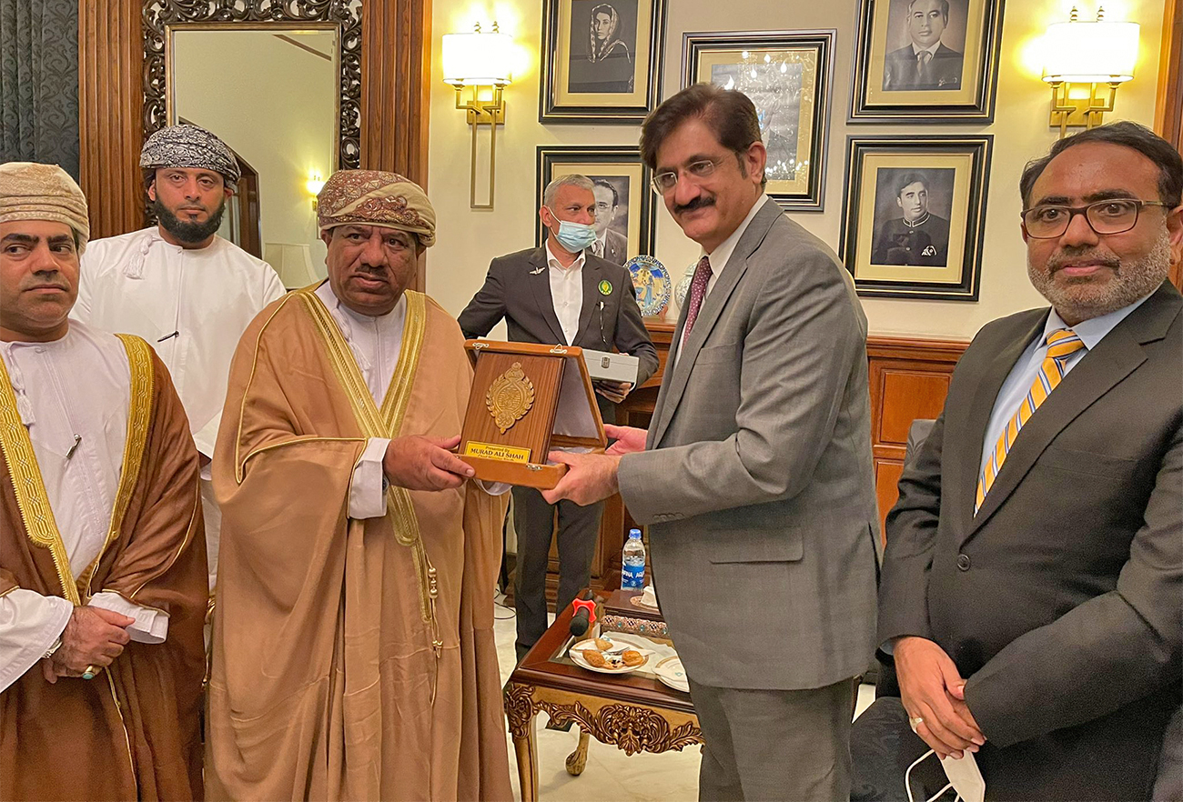 Sindh Chief Minister Syed Murad Ali Shah (2R) meets a delegation of Oman Chambers of Commerce & Industry, led by its chairman Redha Juma Mohammad Ali Al-Saleh, in Karachi, Pakistan, on January 4, 2022. (@PakinOman/Twitter)