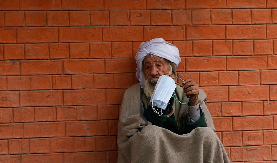 A man holds prayer beads while selling protective masks against the coronavirus disease (COVID-19), in Peshawar, Pakistan January 3, 2022. (REUTERS)