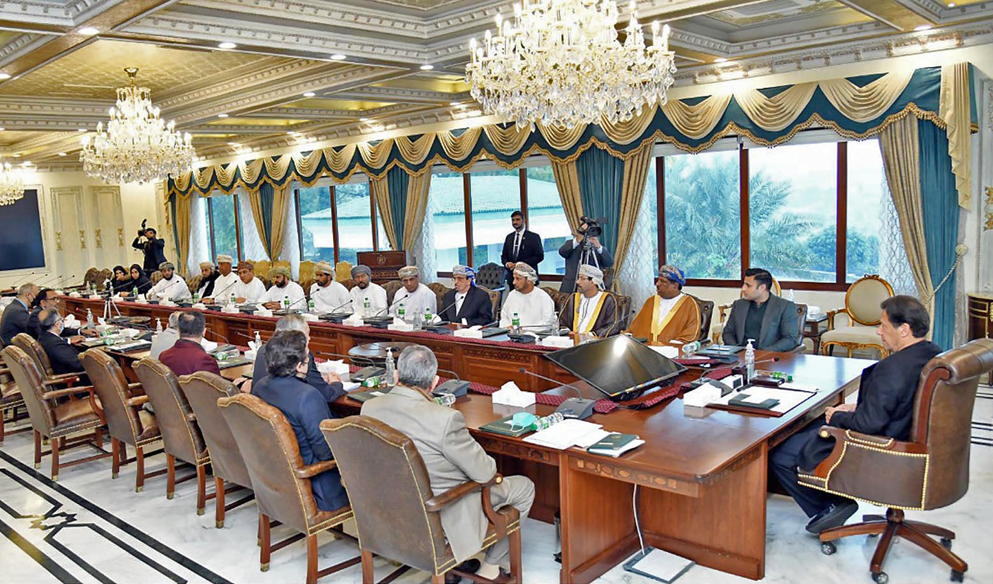 A delegation of Omani businessmen calls on Pakistan Prime Minister Imran Khan in Islamabad on January 6, 2022. (PID)